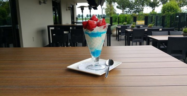 Coupe Hollandse vlag, ijs met Blue Curac...